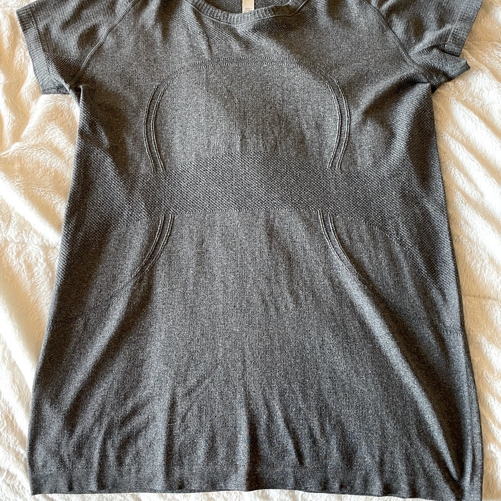 Lulu lemon size 12 Swiftly Tech crew